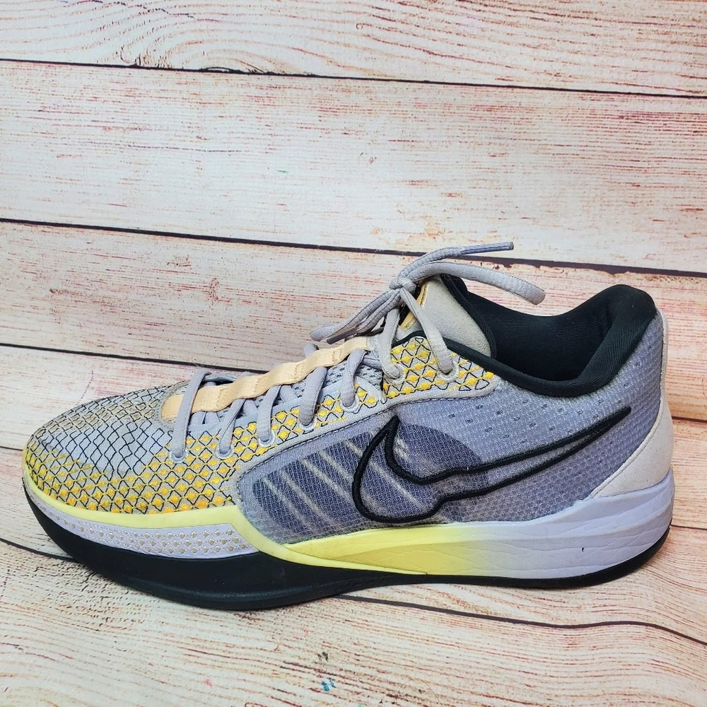 Nike Womens Size 11 Sabrina 1 Oxygen Purple/Black 